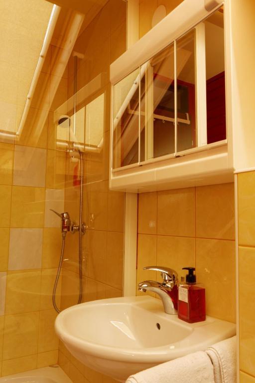 Pod Orehi Guest House Loče pri Poljčanah Pokoj fotografie
