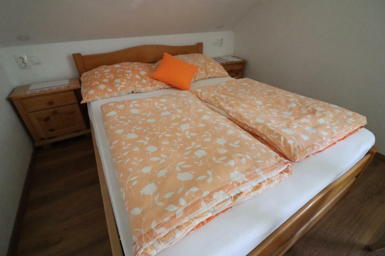 Pod Orehi Guest House Loče pri Poljčanah Exteriér fotografie